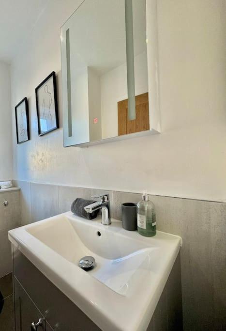 Stylish Apartment Near The Centre Of Harrogate Exteriör bild
